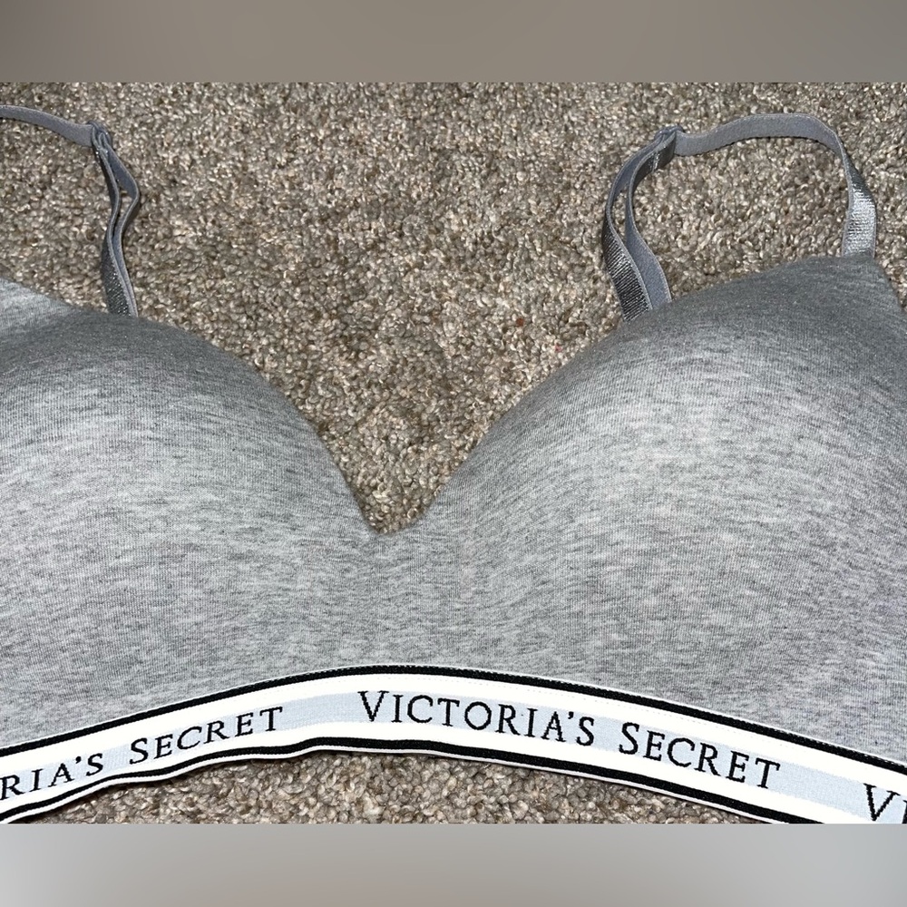 Victoria’s Secret T-shirt bra 36 B grey wireless - Picture 2 of 5